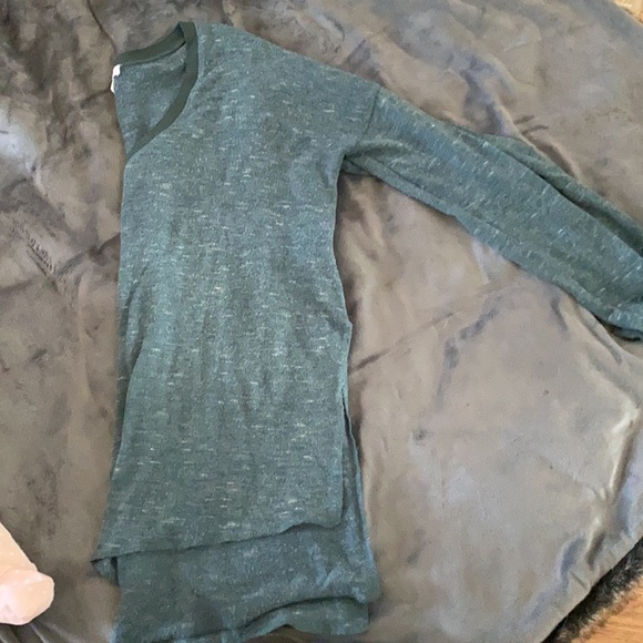 Aritzia - Wilfred Sherbrooke V- Neck Pullover - Picture 2 of 2